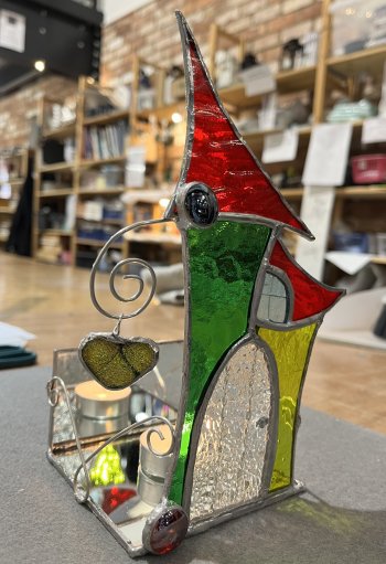 Advanced soldering techniques being taught on this stained glass workshop at Vitreus Art