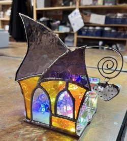 join the Vitreus Art stained glass Tiffany 3d copper foiling workshop - click on the picture to find out more