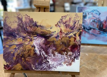 Create amazing fluid art paintings with Hazel Beckett at Vitreus Art