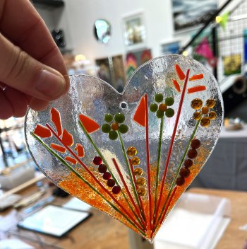Create a pair of 15cm wide fused glass hearts on this glass fusing workshop at Vitreus Art
