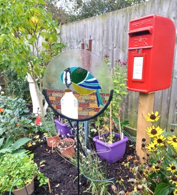 Make your own fused glass garden art on this wokshop with Vitreus Art