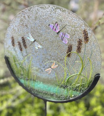 Make your own fused glass garden art on thi new half-day workshop at Vitreus Art