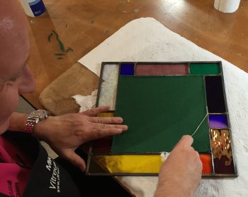 Finish your stained glass mirror with baize and patina