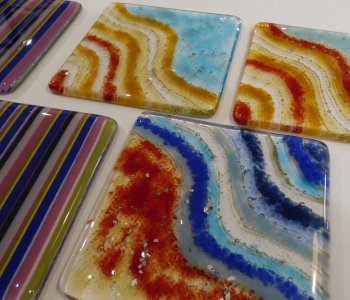 Use glass frits and powers and inclusions on this one-day beginners course
